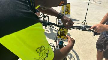 Ação em Santos conscientiza ciclistas para a segurança no trânsito