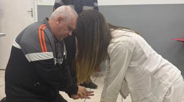 pessoas fazendo curso de primeiros socorros #paratodosverem