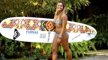 Festival de longboard reúne mulheres na praia do José Menino