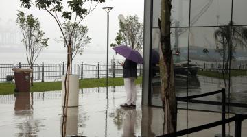 Santos tem previsão de chuva e maré alta para os próximos dias