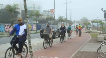 Ciclistas na ciclovia da orla. #paratodosverem