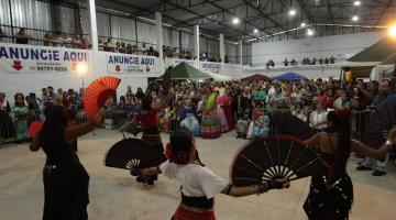 ciganas dançando para público #paratodosverem 