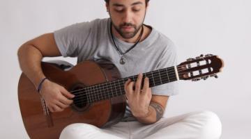 Bruno Conde leva a música brasileira no coração e na alma