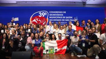 premiados se reúnem no palco #paratodosverem