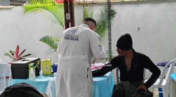 pessoa sendo atendida #paratodosverem 