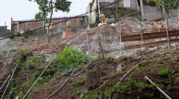 Começa mais uma obra para reconstruir encosta e prevenir deslizamentos em morro de Santos