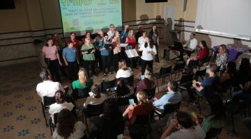 coral se apresentando no paço #paratodosverem 