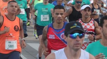 Largada de corrida na praia. #Paratodosverem