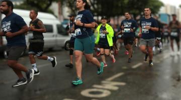 atletas correndo em prova #paratodosverem