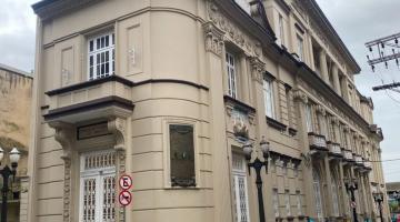 Corridores em frente à ACS. #Paratodosverem
