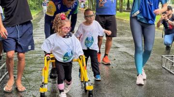 Corrida inclusiva reúne quase 100 crianças na Zona Noroeste de Santos