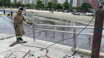 operário atuando em corrimão #paratodosverem