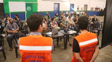 agentes de saúde assistem a capacitação #paratodosverem 