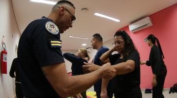 guarda mostra movimento de luta para mulher #paratodosverem