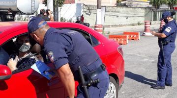 guarda fala com integrante de veículo #paratodosverem 