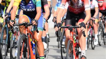 Ciclistas em competição #paratodosverem