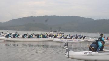 equipes com canoas na água #paratodosverem