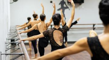 bailarinas em ensaio #paratodosverem 