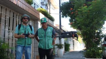 Agentes comandam decolagem de drone para vistoria. #pratodosverem