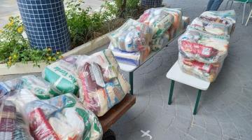 cestas em cima de mesa #paratodosverem 