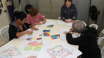 pessoas desenhando #paratodosverem 