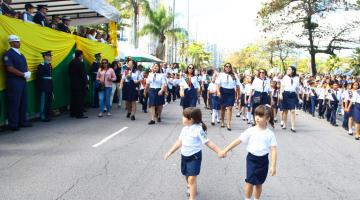 Desfile cívico-militar comemora Dia da Independência 