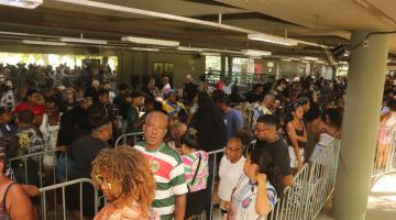 pessoas na fila #paratodosverem