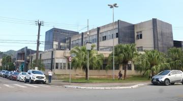 A FACHADA DO COMPLEXO HOSPITALAR, COM TRÊS PAVIMENTOS. #PARATODOSVEREM