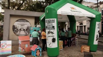 Tenda inflável do setor de educação da Vigilância em Saúde. #pracegover