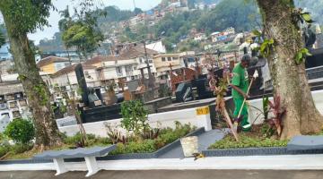 operários atuando em cemitérios #paratodosverem