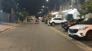 rua iluminada à noite. #paratodosverem 