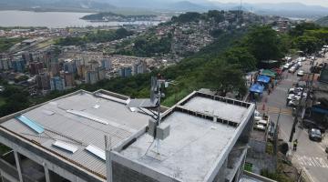 equipamento em cima de uma laje #paratodosverem