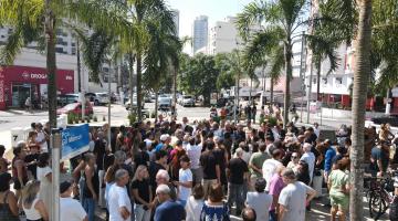 pessoas na inauguração #paratodosverem