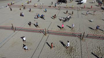 Campeonato Santista de Beach Tennis agita praia do Boqueirão neste sábado
