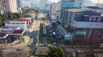 vista aérea e geral de trecho da avenida francisco glicério com a avenida Conselheiro Nébias. #paratodosverem 