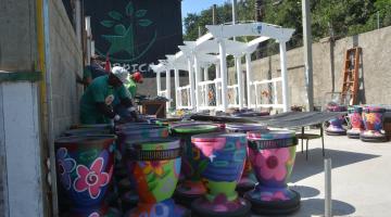 peças de artesanato sendo produzidas #paratodosverem