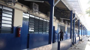 parte interna da escola com nova pintura #paratodosverem 