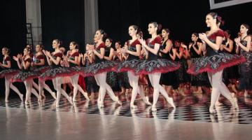 bailarinas em apresentação #paratodosverem 