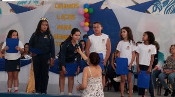 crianças são homenageadas #paratodosverem