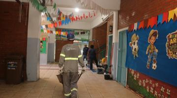 operário anda em escola #paratodosverem