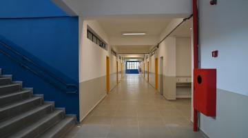 corredor da escola reformado #paratodosverem