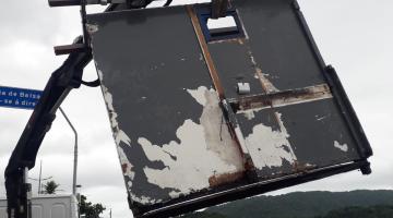Tem início remoção de destroços de possível escuna naufragada na Ponta da Praia, em Santos