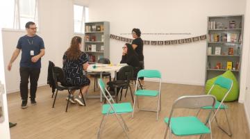 servidores em biblioteca #paratodosverem 