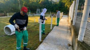 operários montando circuito #paratodosverem