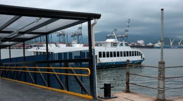 barco saindo da estação #paratodosverem