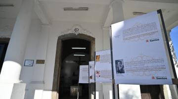 exposição com cartazes das homenageadas #paratodosverem 