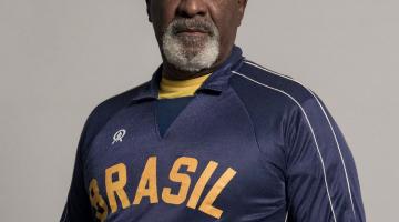 Expo Negrelli celebra legado de ícone do vôlei santista 