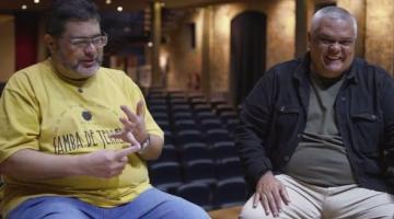 dois músicos conversam #paratodosverem