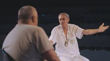 foto de Jodenir Nunez da Cruz dando entrevista #paratodosverem