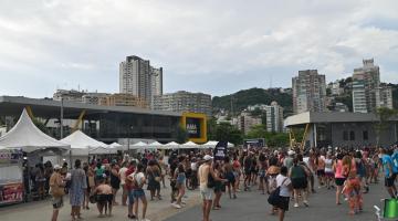 barracas de feira no novo quebra mar #paratodosverem 